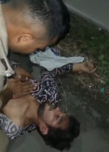 પોલીસ જવાને બેભાન થઈ ગયેલ યુવકને CPR આપી જીવ બચાવવાનો પ્રયાસ કર્યો